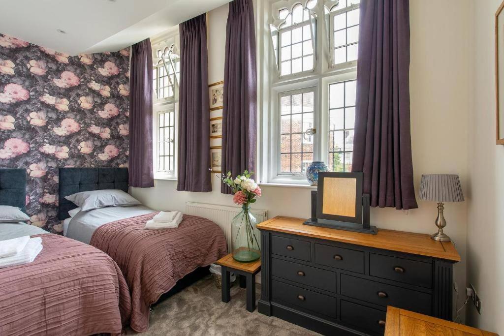 The Most Central Apartment In Canterbury Stunning Interiors, Fully Equipped, City Views And Free Wifi! Екстер'єр фото