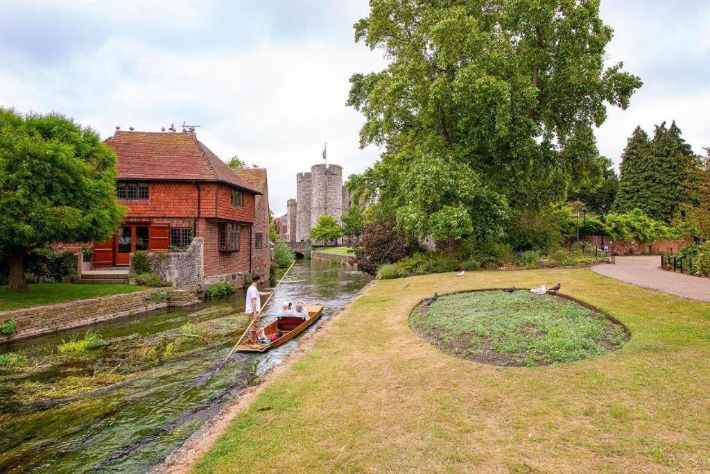 The Most Central Apartment In Canterbury Stunning Interiors, Fully Equipped, City Views And Free Wifi! Екстер'єр фото