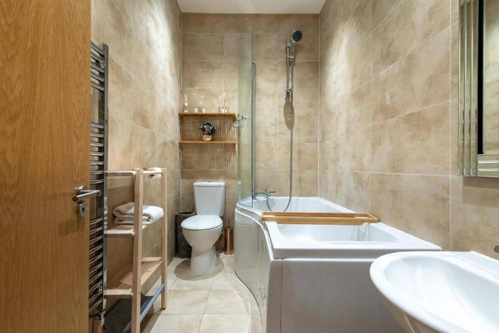 The Most Central Apartment In Canterbury Stunning Interiors, Fully Equipped, City Views And Free Wifi! Екстер'єр фото