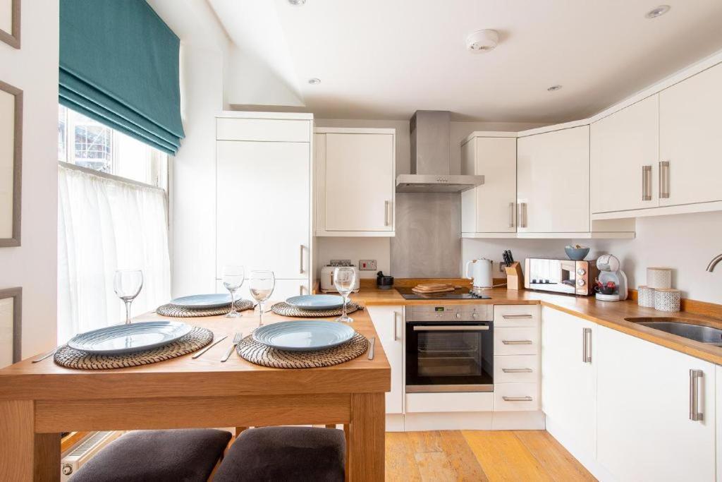 The Most Central Apartment In Canterbury Stunning Interiors, Fully Equipped, City Views And Free Wifi! Екстер'єр фото